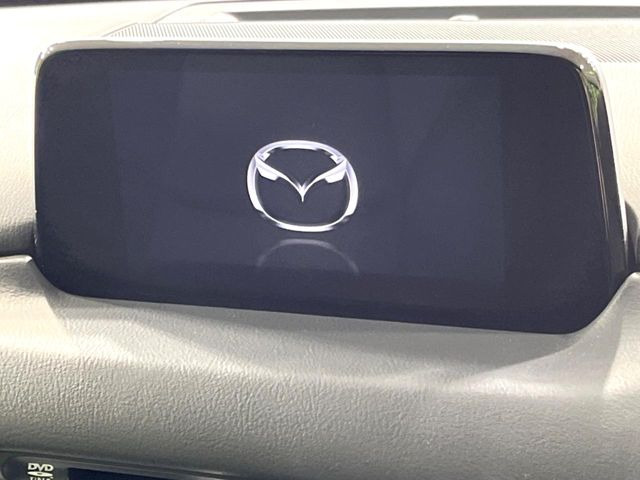 【マツダコネクトナビ】車内の雰囲気にマッチした一体型タイプのナビ。各種車輌設定やBluetooth再生等、様々な機能が楽しめます。直感的なダイヤル操作が可能で、使い勝手も良好です。