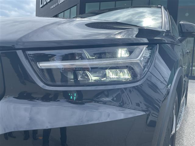 XC40B4 AWD Rデザイン 4WD