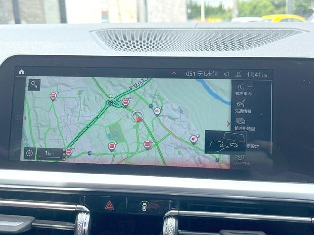 ��BMW�����i�r:��̊��̂�����ʃi�r�́A����������ԓ������o���Ă���܂��B�I�[�f�B�I�@�\�̏[�������łȂ��A���F���ɂ��D�ꂽ�i�r��ʂ͌��₷���X�g���X�̂Ȃ��h���C�u���T�|�[�g���Ă���܂���