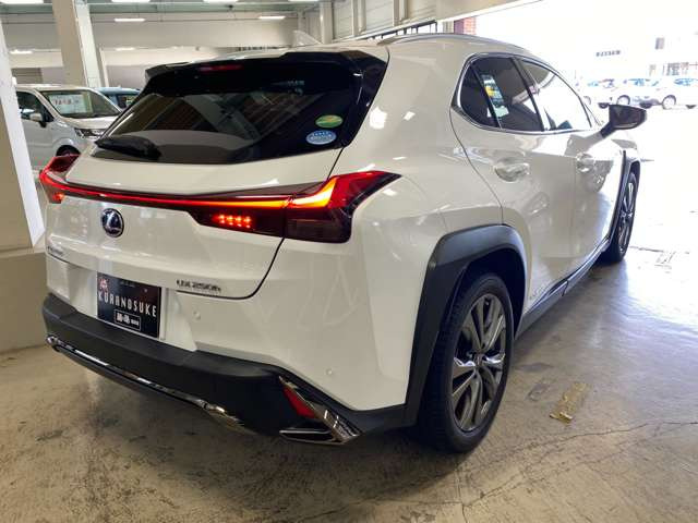 UX250h Fスポーツ 4WD