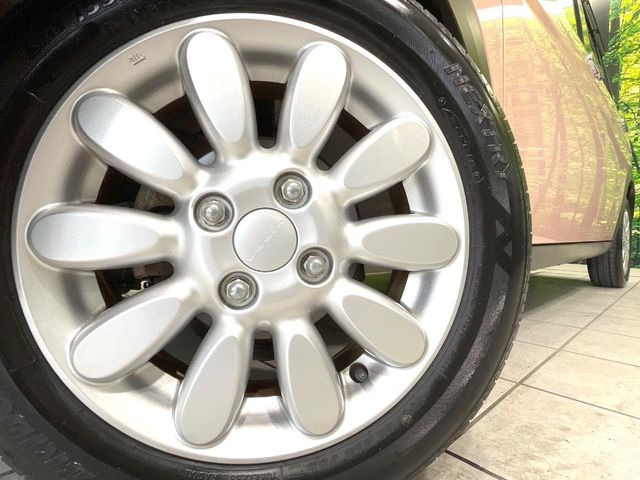 �y����14�C���`�A���~�z�C�[���z�O�ςɃ}�b�`���������A���~�z�C�[���𑕒����Ă���܂��B�e��ЊO�A���~�z�C�[����A�X�^�b�h���X�^�C�����戵�����Ă���܂��B���񂲑��k����������