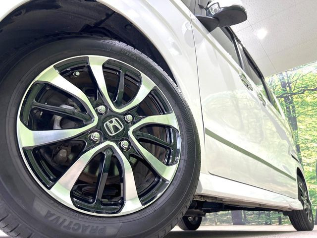 �y����14�C���`�A���~�z�C�[���z�O�ςɃ}�b�`���������A���~�z�C�[���𑕒����Ă���܂��B�e��ЊO�A���~�z�C�[����A�X�^�b�h���X�^�C�����戵�����Ă���܂��B���񂲑��k����������