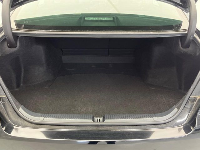 積み下ろしのしやすいデッキにはたっぷりと荷物を積み込んでいただけます。遊びから仕事まで、様々なシーンで頼れます♪