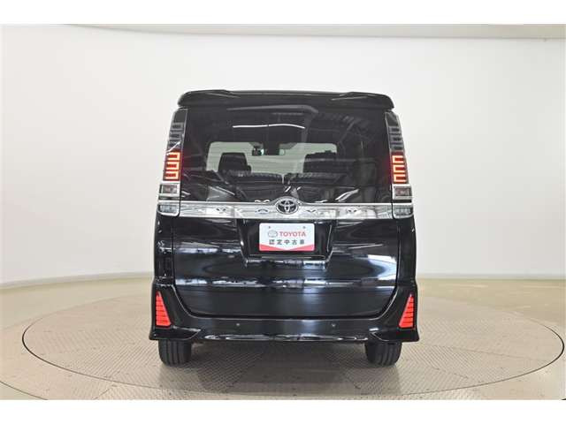 ヴォクシー2.0 ZS 煌III 4WD