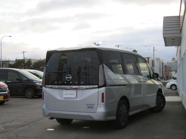セレナ1.4 e-4ORCE XV 4WD