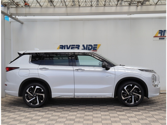 アウトランダーPHEV 2.4 P 4WD