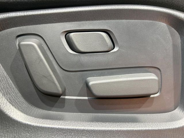 【パワーシート】スイッチ一つで簡単にシートの微調整が可能!電動だから力もいりません!快適なシートポジションにセットして、快適なドライブをお楽しみください。