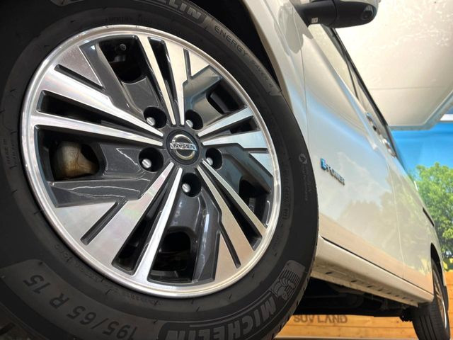 �y����15�C���`�A���~�z�C�[���z�O�ςɃ}�b�`���������A���~�z�C�[���𑕒����Ă���܂��B�e��ЊO�A���~�z�C�[����A�X�^�b�h���X�^�C�����戵�����Ă���܂��B���񂲑��k������