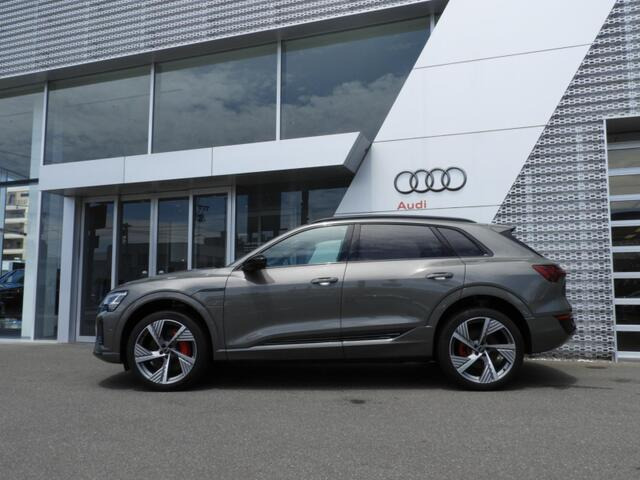 Q8 e-tron55 クワトロ Sライン 4WD