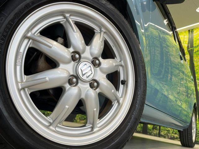 �y����15�C���`�A���~�z�C�[���z�O�ςɃ}�b�`���������A���~�z�C�[���𑕒����Ă���܂��B�e��ЊO�A���~�z�C�[����A�X�^�b�h���X�^�C�����戵�����Ă���܂��B���񂲑��k����������