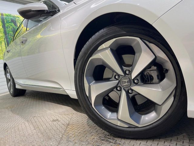 �y����18�C���`�A���~�z�C�[���z�O�ςɃ}�b�`���������A���~�z�C�[���𑕒����Ă���܂��B�e��ЊO�A���~�z�C�[����A�X�^�b�h���X�^�C�����戵�����Ă���܂��B���񂲑��k����������
