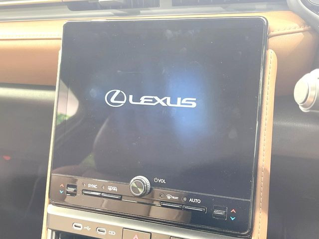 �y9.8�C���` �f�B�X�v���C�I�[�f�B�I�z���ʂ̃f�B�X�v���C��AppleCarPlay��AndroidAuto�����p�\�B�傫�ȉ�ʂŃX�}�z�i�r�A�v���������p���������܂���
