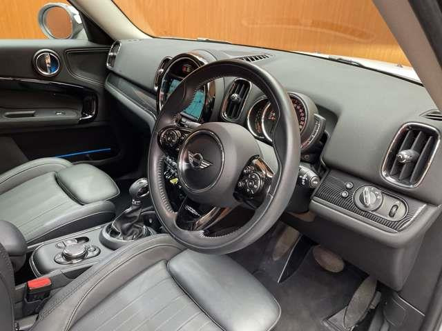 ミニクロスオーバークーパー S E オール4 4WD