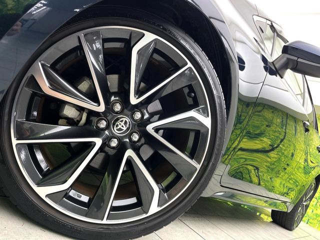 �y����18�C���`�A���~�z�C�[���z�O�ςɃ}�b�`���������A���~�z�C�[���𑕒����Ă���܂��B�e��ЊO�A���~�z�C�[����A�X�^�b�h���X�^�C�����戵�����Ă���܂��B���񂲑��k����������
