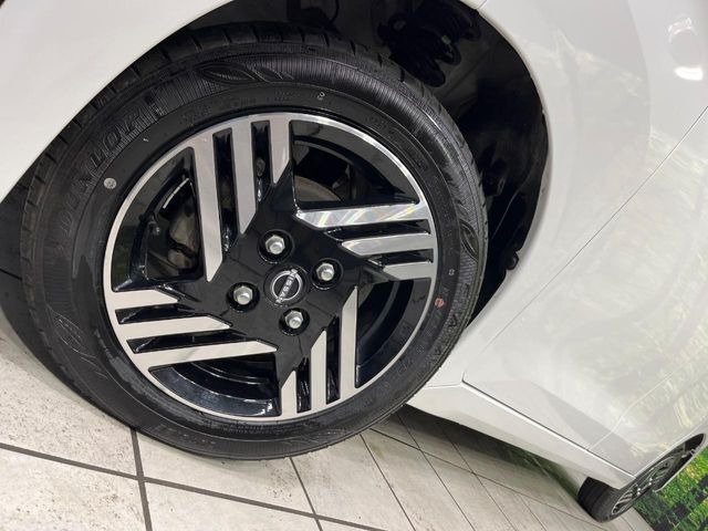 �y����14�C���`�A���~�z�C�[���z�O�ςɃ}�b�`���������A���~�z�C�[���𑕒����Ă���܂��B�e��ЊO�A���~�z�C�[����A�X�^�b�h���X�^�C�����戵�����Ă���܂��B���񂲑��k����������