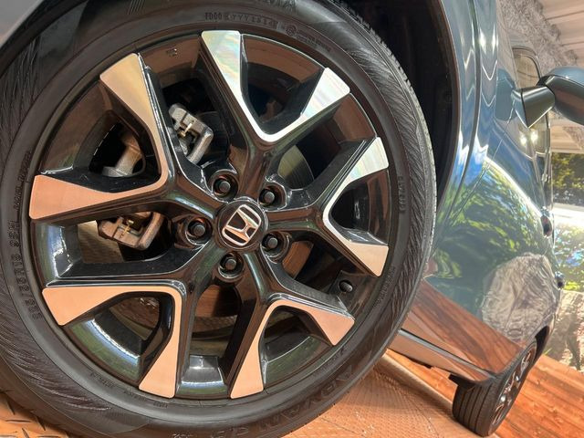 �y����18�C���`�A���~�z�C�[���z�O�ςɃ}�b�`���������A���~�z�C�[���𑕒����Ă���܂��B�e��ЊO�A���~�z�C�[����A�X�^�b�h���X�^�C�����戵�����Ă���܂��B���񂲑��k����������