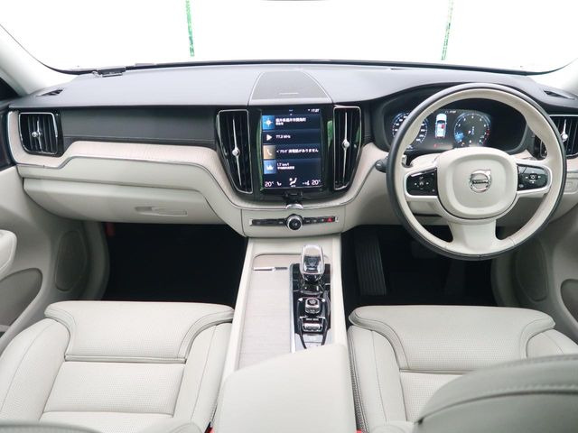 XC60B5 AWD インスクリプション 4WD
