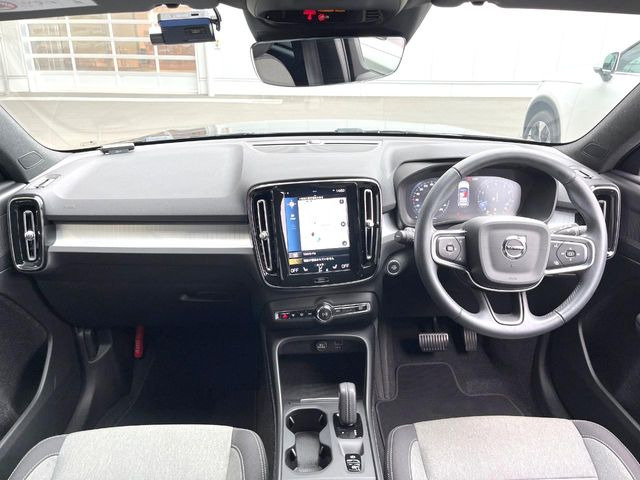 XC40B4 モメンタム