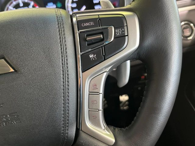 【クルーズコントロール】高速道路もラクラク走行。アクセルを離しても一定速度で走行ができ、長距離運転時の負担を軽減!加速・減速も簡単なスイッチ操作で調整できます。