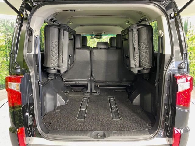 普段のお買い物や通勤、送迎等に十分な荷室スペースを確保しております。セカンドシートを倒すと、大きな荷物の積載も可能です♪