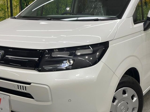 【LEDヘッドライト】悪天候や夜間走行時も良好な視界を確保し安心して運転できる高輝度LEDヘッドライトを装備!点灯速度が早く、消費電力も抑えられています。