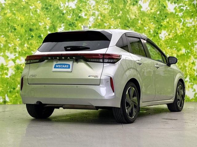 ノートオーラ1.2 G FOUR レザーエディション 4WD