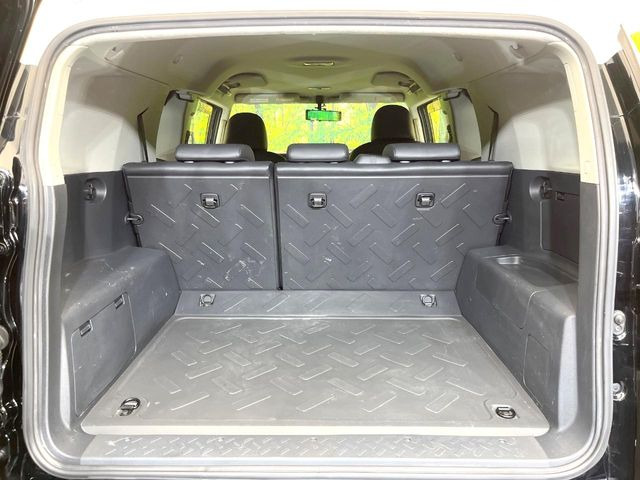 普段のお買い物や通勤、送迎等に十分な荷室スペースを確保しております。セカンドシートを倒すと、大きな荷物の積載も可能です♪