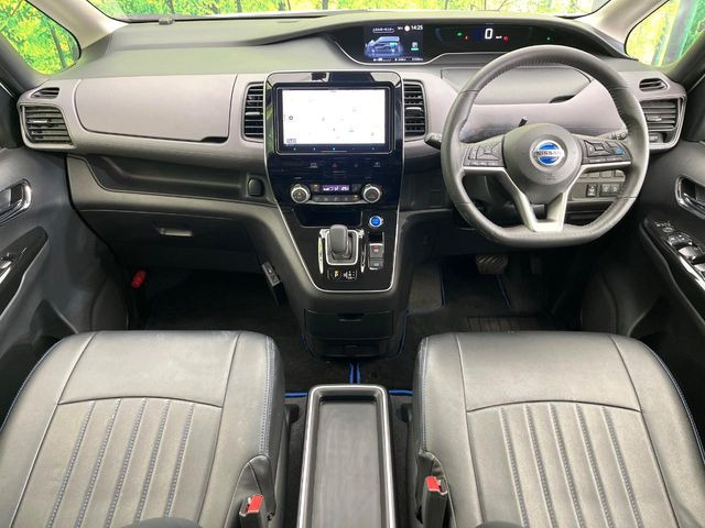 セレナ1.2 e-POWER ハイウェイスターV