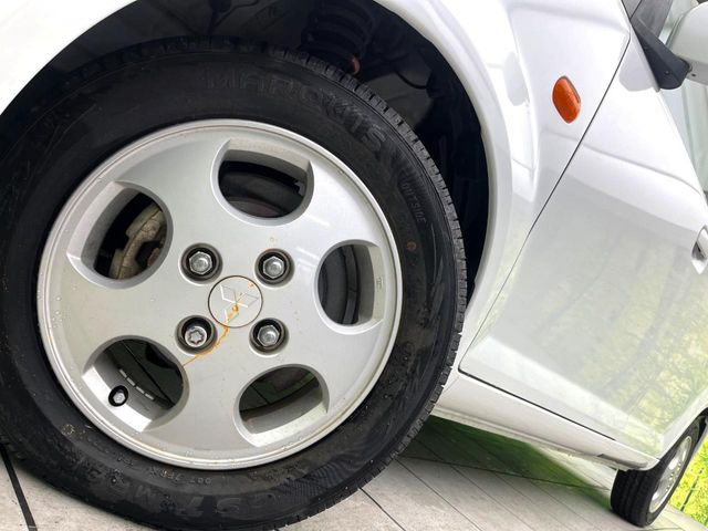 �y����13�C���`�A���~�z�C�[���z�O�ςɃ}�b�`���������A���~�z�C�[���𑕒����Ă���܂��B�e��ЊO�A���~�z�C�[����A�X�^�b�h���X�^�C�����戵�����Ă���܂��B���񂲑��k����������