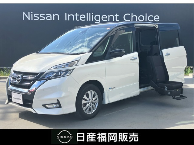 セレナ2.0 ハイウェイスター セカンドスライドアップシート 4WD