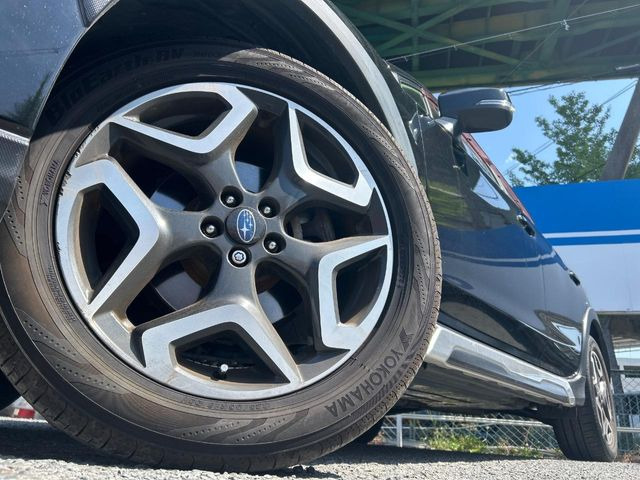 �y����18�C���`�A���~�z�C�[���z�O�ςɃ}�b�`���������A���~�z�C�[���𑕒����Ă���܂��B�e��ЊO�A���~�z�C�[����A�X�^�b�h���X�^�C�����戵�����Ă���܂��B���񂲑��k����������