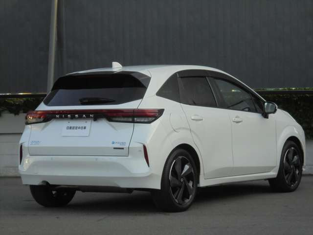 ノートオーラ1.2 G FOUR レザーエディション 4WD