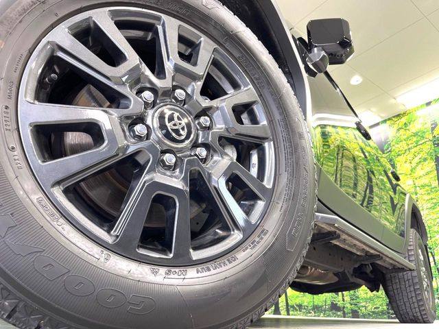 �y����18�C���`�A���~�z�C�[���z�O�ςɃ}�b�`���������A���~�z�C�[���𑕒����Ă���܂��B�e��ЊO�A���~�z�C�[����A�X�^�b�h���X�^�C�����戵�����Ă���܂��B���񂲑��k����������