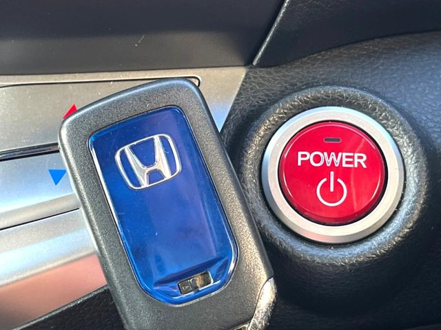 �yHonda�X�}�[�g�L�[�z�J�o����|�P�b�g�ɓ��ꂽ�܂܂ł��h�A�̎{���E�������\�ȃX�}�[�g�L�[�𑕔��B�G���W���̃I���E�I�t�����J�M�����o���K�v����������Ƃ��Ă��֗��ł���