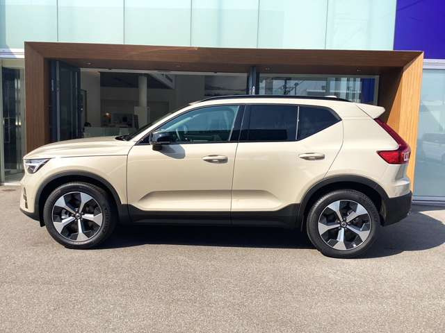 XC40ウルトラ B4 AWD ダークエディション 4WD