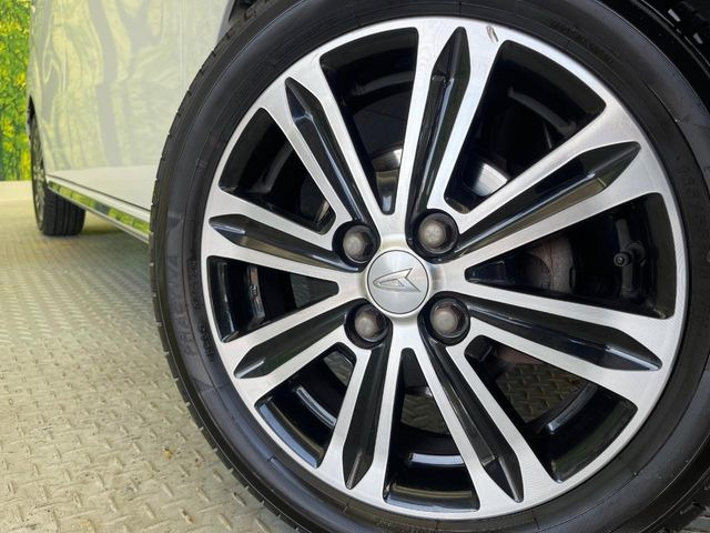 �y����15�C���`�A���~�z�C�[���z�O�ςɃ}�b�`���������A���~�z�C�[���𑕒����Ă���܂��B�e��ЊO�A���~�z�C�[����A�X�^�b�h���X�^�C�����戵�����Ă���܂��B���񂲑��k����������