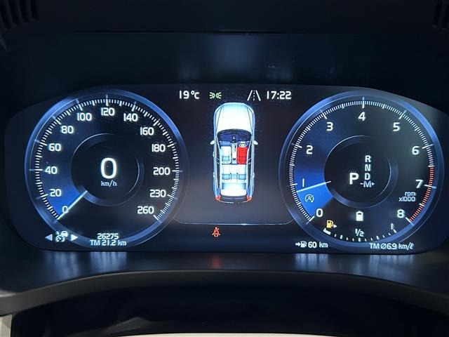 XC60B5 AWD インスクリプション 4WD