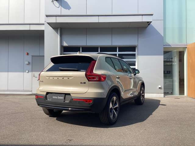 XC40ウルトラ B4 AWD ダークエディション 4WD