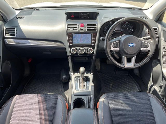 フォレスター2.0 エックスブレイク 4WD