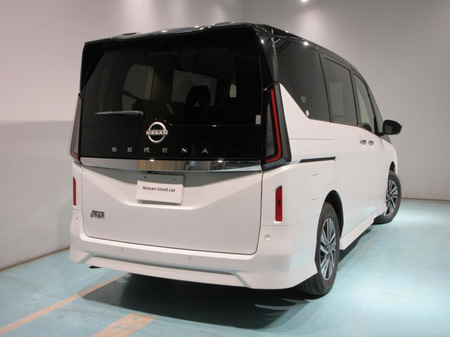 セレナ2.0 ハイウェイスターV 4WD