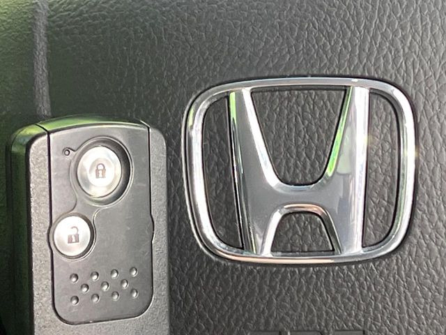 �yHonda�X�}�[�g�L�[�z�J�o����|�P�b�g�ɓ��ꂽ�܂܂ł��h�A�̎{���E�������\�ȃX�}�[�g�L�[�𑕔��B�G���W���̃I���E�I�t�����J�M�����o���K�v����������Ƃ��Ă��֗��ł���