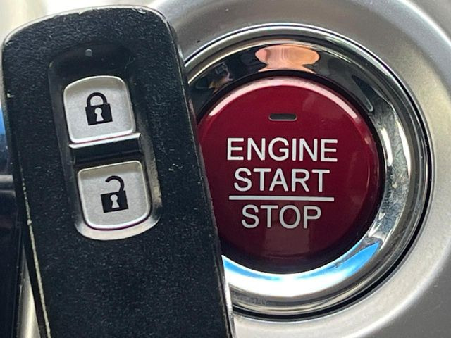 �yHonda�X�}�[�g�L�[�z�J�o����|�P�b�g�ɓ��ꂽ�܂܂ł��h�A�̎{���E�������\�ȃX�}�[�g�L�[�𑕔��B�G���W���̃I���E�I�t�����J�M�����o���K�v����������Ƃ��Ă��֗��ł���