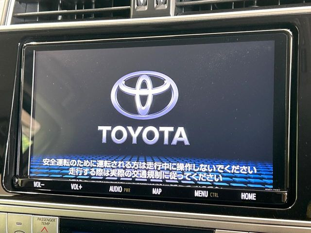 【純正9型ナビ】人気の純正ナビを装備しております。ナビの使いやすさはもちろん、オーディオ機能も充実!キャンプや旅行はもちろん、通勤や買い物など普段のドライブも楽しくなるはず♪