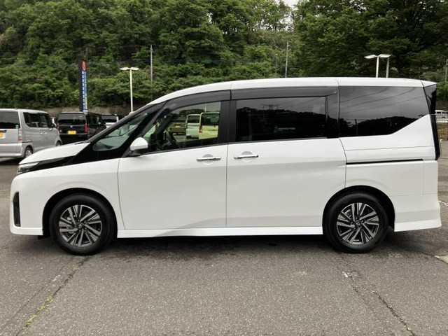 セレナ1.4 e-POWER ハイウェイスターV