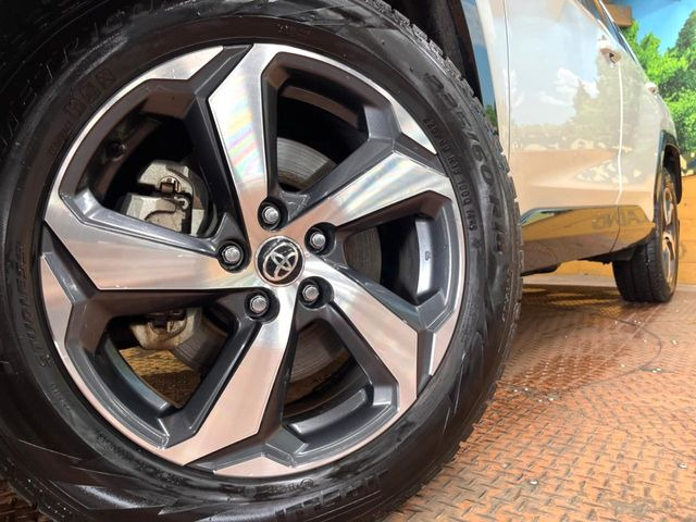 �y����18�C���`�A���~�z�C�[���z�O�ςɃ}�b�`���������A���~�z�C�[���𑕒����Ă���܂��B�e��ЊO�A���~�z�C�[����A�X�^�b�h���X�^�C�����戵�����Ă���܂��B���񂲑��k����������