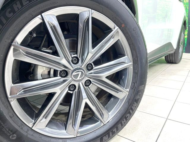 �y����18�C���`�A���~�z�C�[���z�O�ςɃ}�b�`���������A���~�z�C�[���𑕒����Ă���܂��B�e��ЊO�A���~�z�C�[����A�X�^�b�h���X�^�C�����戵�����Ă���܂��B���񂲑��k����������