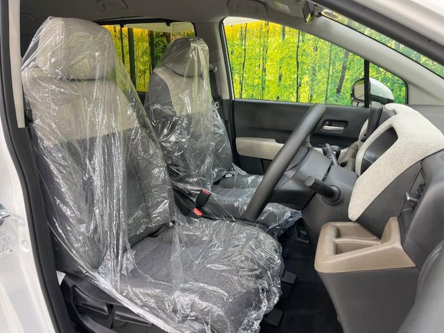 運転席シート廻りは使用感も少なく、良好な状態となっています。前オーナー様が丁寧に使っていたことがよくわかりますね。
