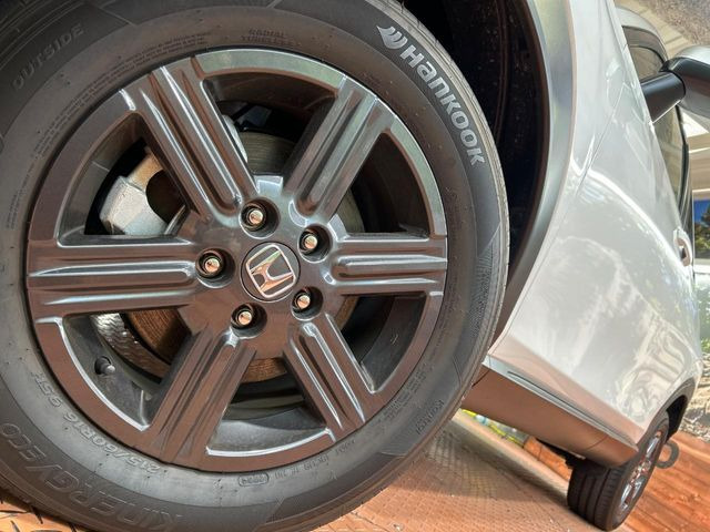 �y����16�C���`�A���~�z�C�[���z�O�ςɃ}�b�`���������A���~�z�C�[���𑕒����Ă���܂��B�e��ЊO�A���~�z�C�[����A�X�^�b�h���X�^�C�����戵�����Ă���܂��B���񂲑��k����������