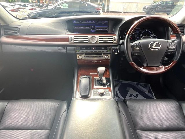 LS600hL エグゼクティブパッケージ 4WD