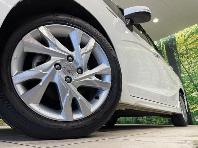 �y����16�C���`�A���~�z�C�[���z�O�ςɃ}�b�`���������A���~�z�C�[���𑕒����Ă���܂��B�e��ЊO�A���~�z�C�[����A�X�^�b�h���X�^�C�����戵�����Ă���܂��B���񂲑��k����������